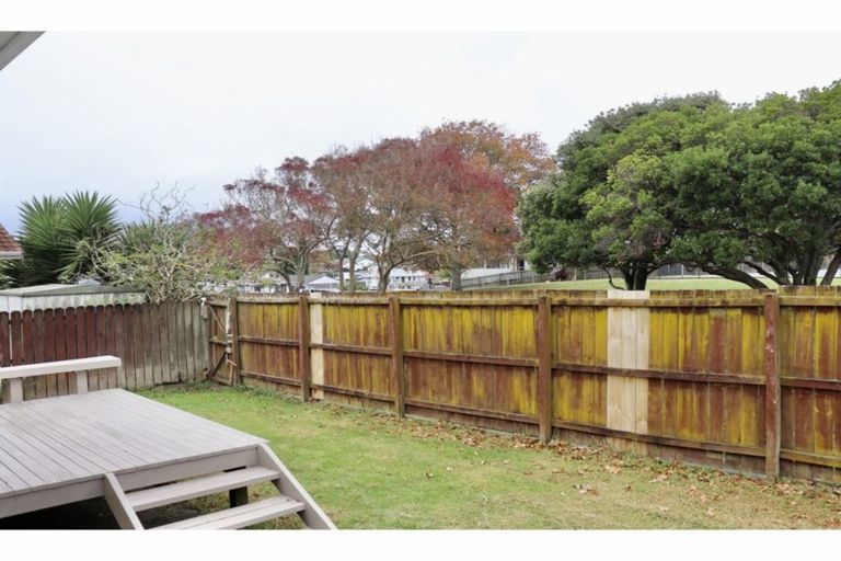 Photo of property in 1/41 Taitimu Drive, Weymouth, Auckland, 2103