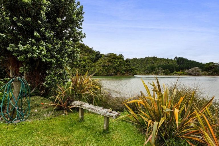 Photo of property in 21 Hills Road, Tongaporutu, Urenui, 4378