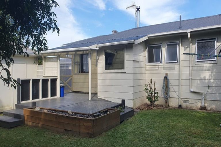 Photo of property in 90 Strathmore Avenue, Levin, 5510