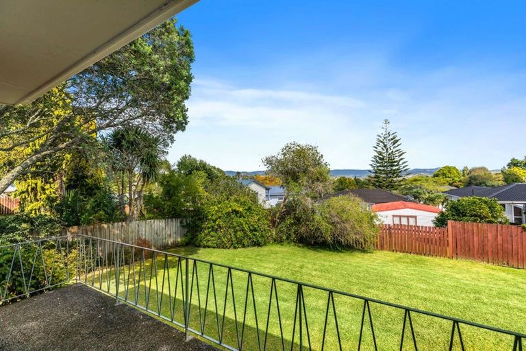 Photo of property in 2/4212a Great North Road, Glendene, Auckland, 0602