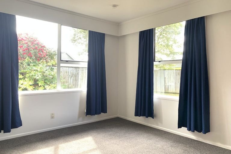 Photo of property in 33 Larchmont Grove, Totara Park, Upper Hutt, 5018