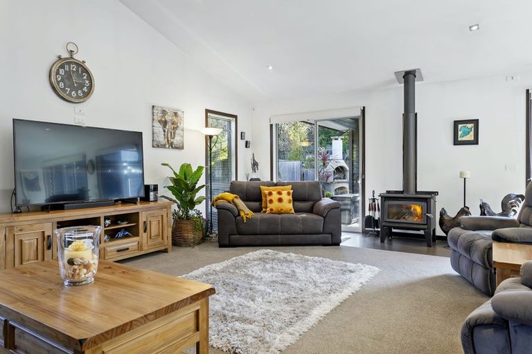 Photo of property in 21 Stewart Glen, Acacia Bay, Taupo, 3385