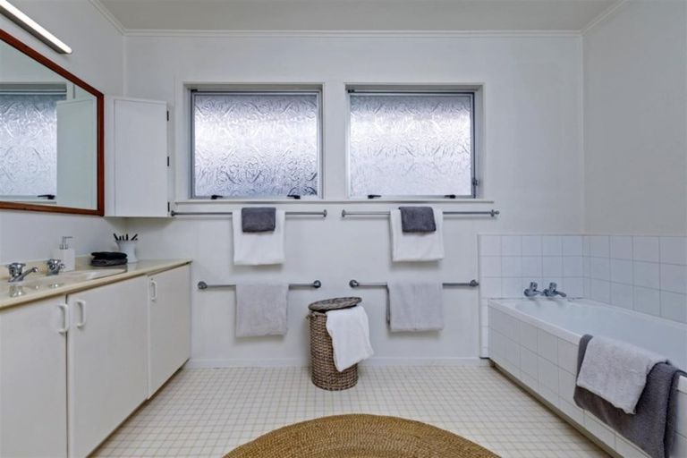 Photo of property in 8a Hauraki Road, Hauraki, Auckland, 0622