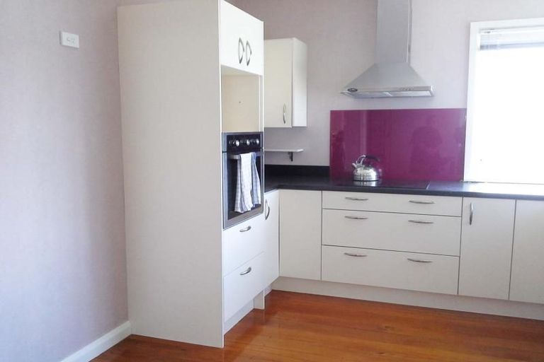 Photo of property in 33 Breakwater Road, Moturoa, New Plymouth, 4310