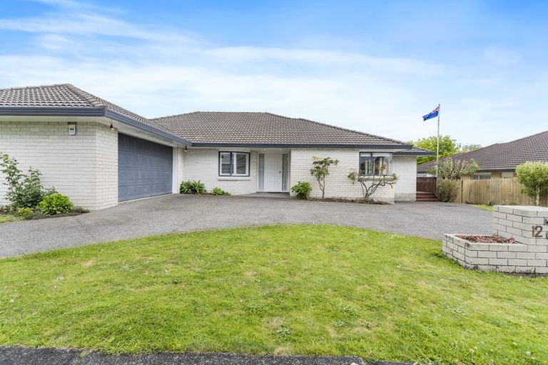 Photo of property in 12 Daria Place, Northpark, Auckland, 2013
