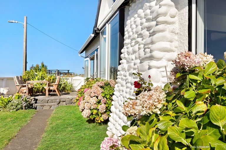 Photo of property in 336 The Esplanade, Island Bay, Wellington, 6023