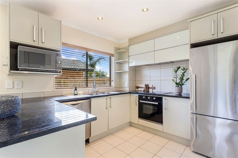 Photo of property in 59a Hewlett Road, Massey, Auckland, 0614