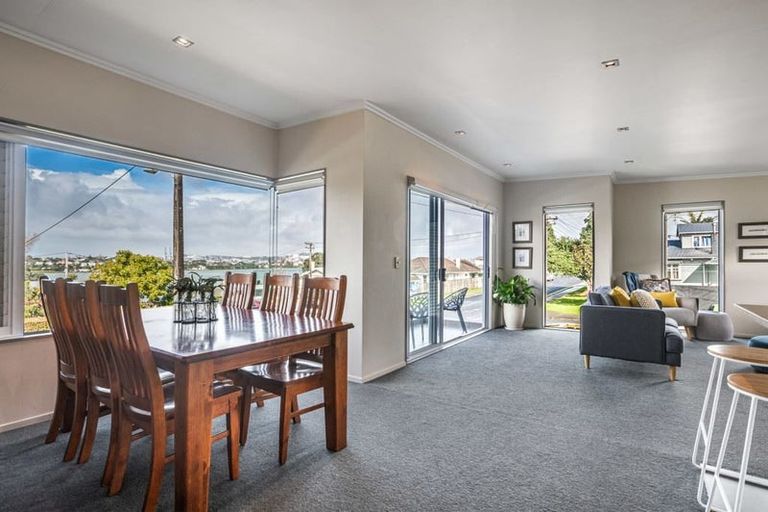 Photo of property in 90 Roberts Avenue, Belmont, Auckland, 0622