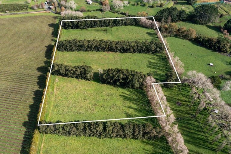 Photo of property in 792 Waitakere Road, Kumeu, 0891