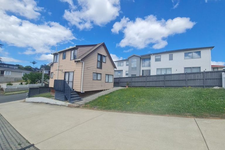 Photo of property in 14 Sheridan Drive, New Lynn, Auckland, 0600