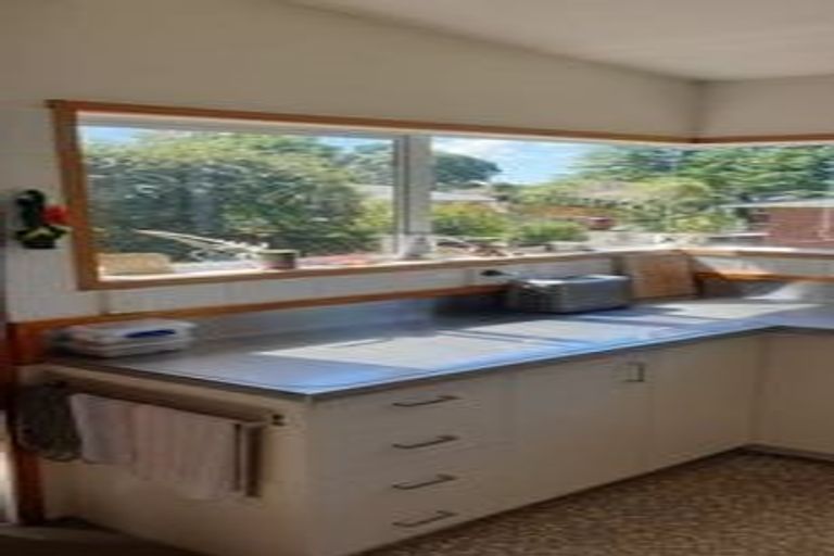 Photo of property in 28 Compton Street, Hillcrest, Auckland, 0627