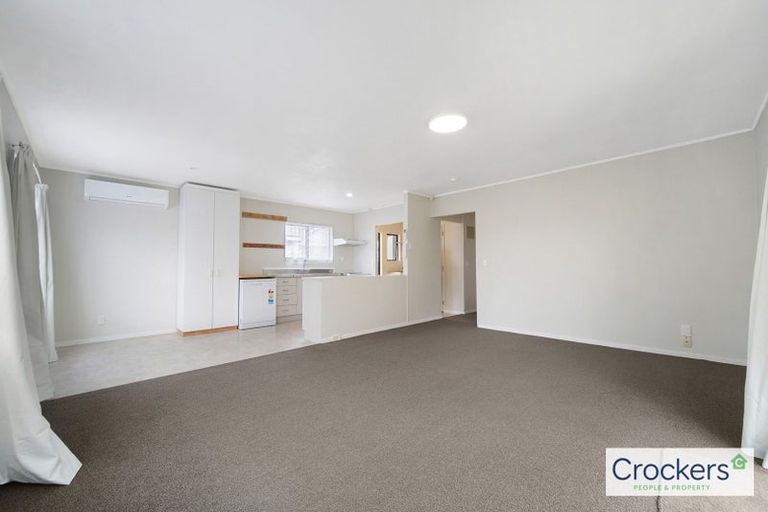 Photo of property in 6 Templeton Place, Clendon Park, Auckland, 2103
