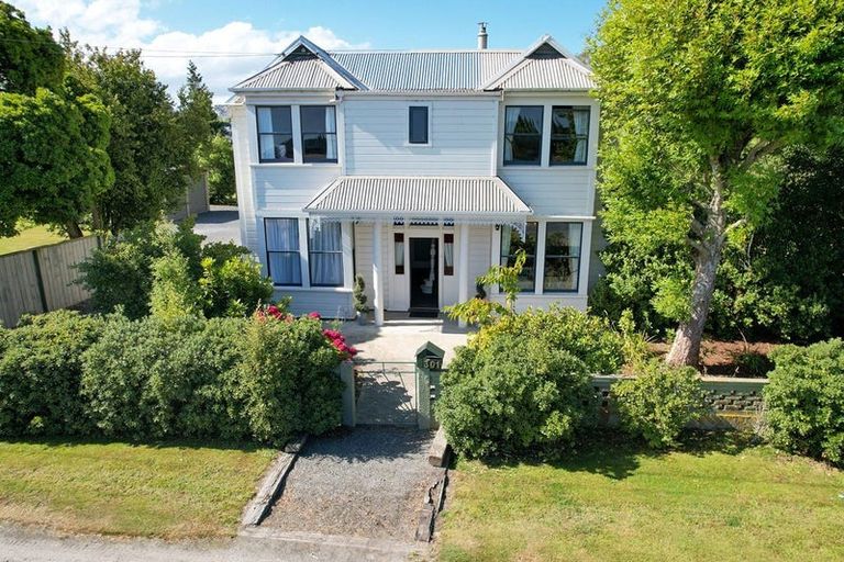 Photo of property in 301 Kaitangata Highway, Stirling, 9231