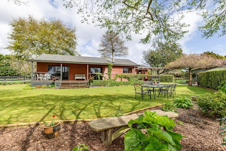 Photo of property in 80 Avenue North Road, Levin, 5510