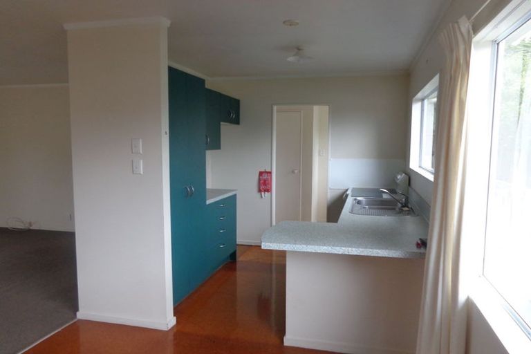 Photo of property in 1/11 Mona Vale, West Harbour, Auckland, 0618