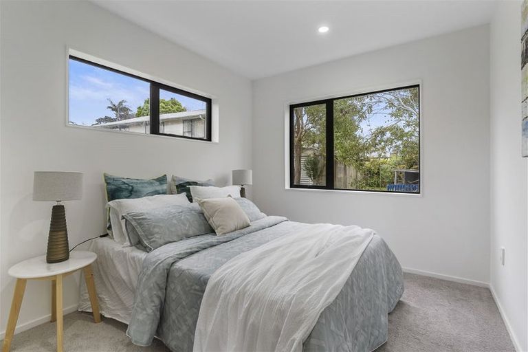 Photo of property in 10f Ballial Place, West Harbour, Auckland, 0618