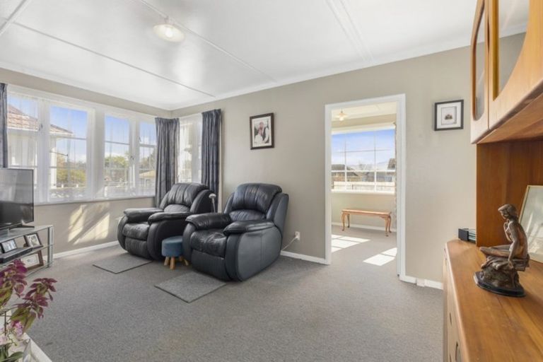Photo of property in 127 Waddington Drive, Naenae, Lower Hutt, 5011