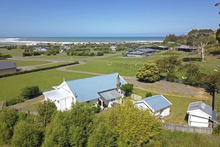 Photo of property in 2 Paua Place, Aramoana, Omakere, 4271