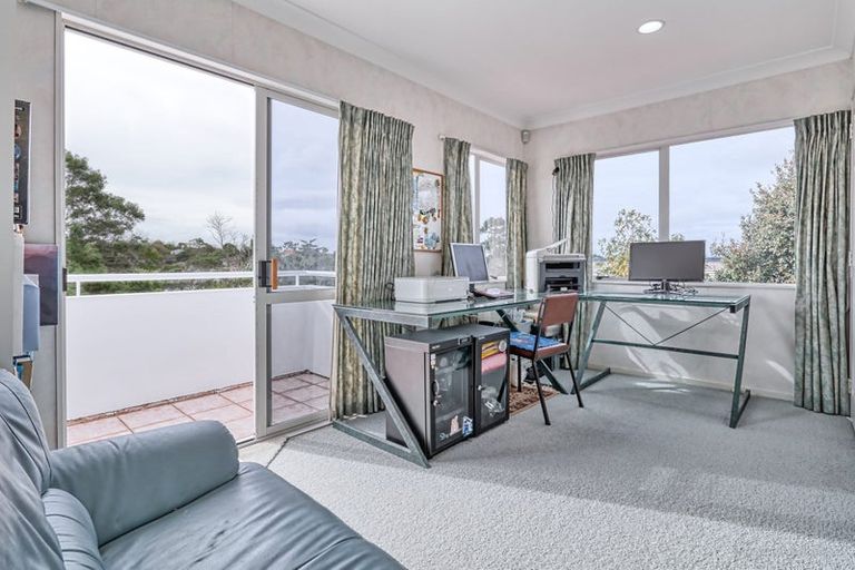 Photo of property in 10 Belvedere Court, West Harbour, Auckland, 0618