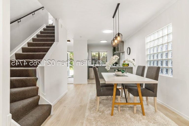 Photo of property in 27 Verdale Circle, Glen Eden, Auckland, 0602