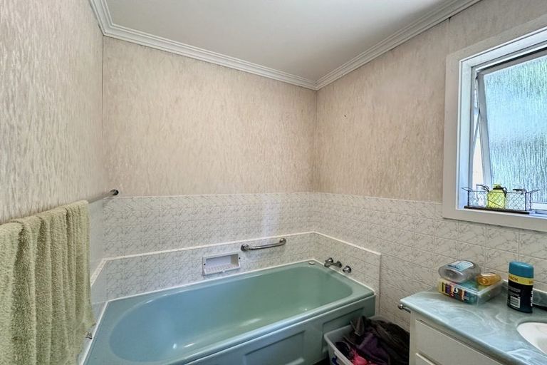 Photo of property in 480 Stokes Valley Road, Stokes Valley, Lower Hutt, 5019