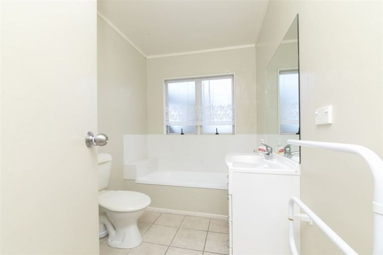 Photo of property in 5 Tellin Close, Massey, Auckland, 0614