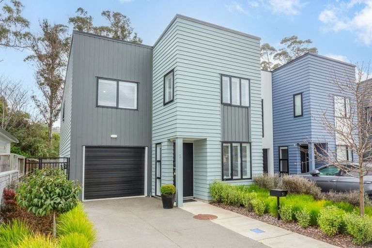 Photo of property in 5 Breakwater Way, Whitby, Porirua, 5024