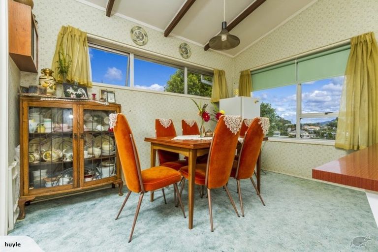 Photo of property in 36 Sunset Road, Unsworth Heights, Auckland, 0632