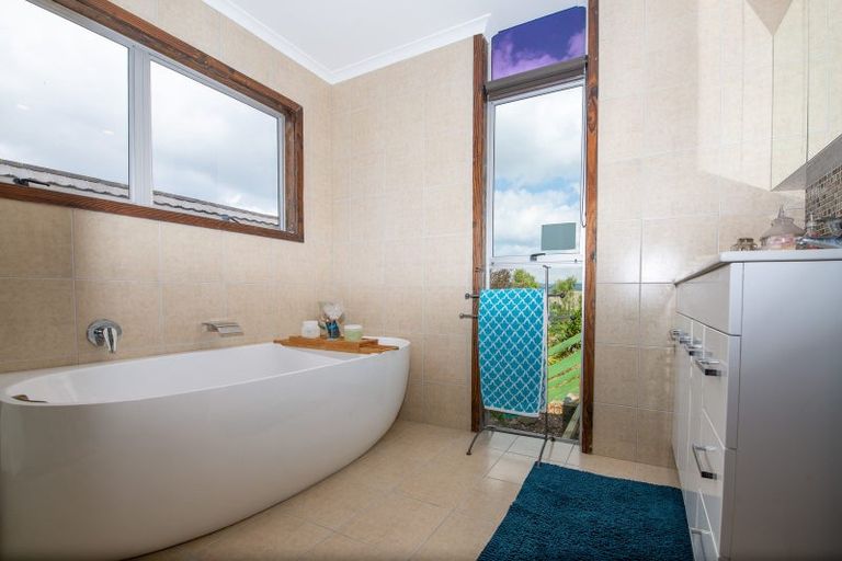 Photo of property in 72 Mountain Road, Western Heights, Rotorua, 3015