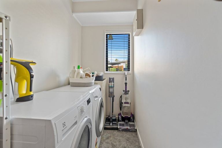 Photo of property in 9 Wyatt Place, Glendene, Auckland, 0602