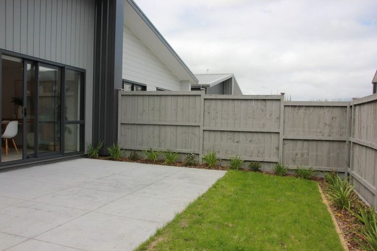 Photo of property in 18 Rauriki Lane, Rosehill, Papakura, 2113