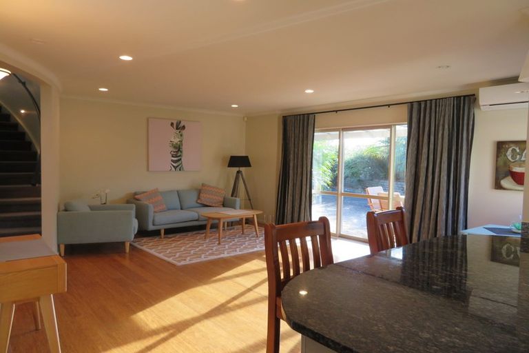 Photo of property in 15 Oakway Drive, Schnapper Rock, Auckland, 0632