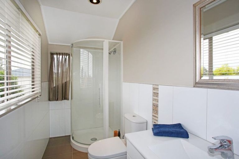 Photo of property in 27 Bayview Drive, Waiuku, 2123