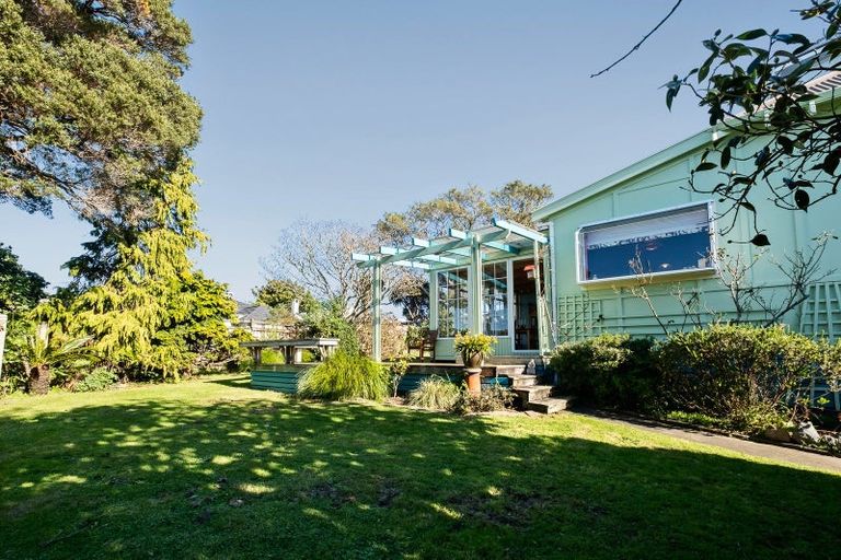Photo of property in 21 Barrett Street, Westown, New Plymouth, 4310