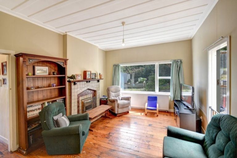 Photo of property in 1 Ocean View Road, Ravensbourne, Dunedin, 9022