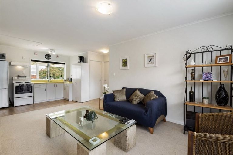 Photo of property in 21 Tui Glen Road, Birkenhead, Auckland, 0626