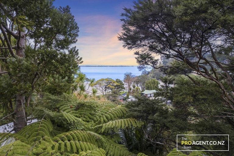 Photo of property in 74 Warner Park Avenue, Laingholm, Auckland, 0604