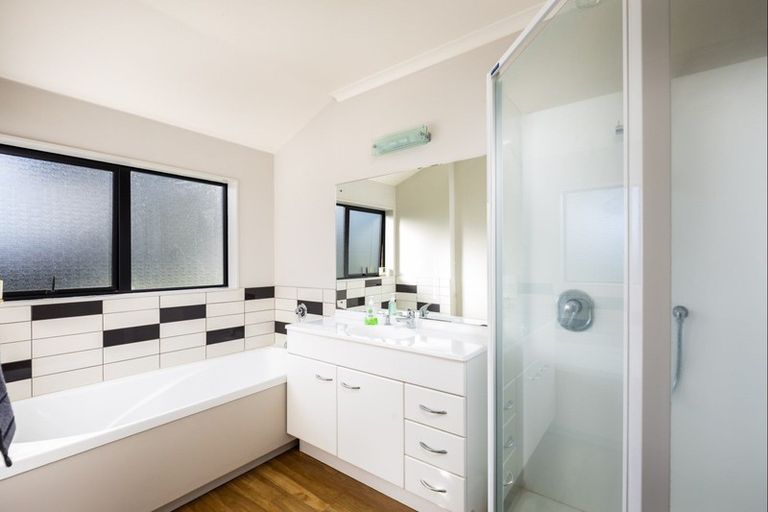 Photo of property in 395 Manutahi Road, Lepperton, New Plymouth, 4373