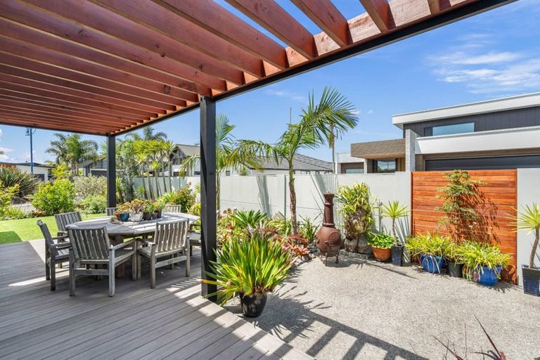 Photo of property in 5 Waitemata Drive, One Tree Point, 0118