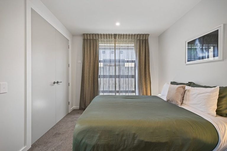 Photo of property in 33 Alps View Place, Lake Hayes, Queenstown, 9304