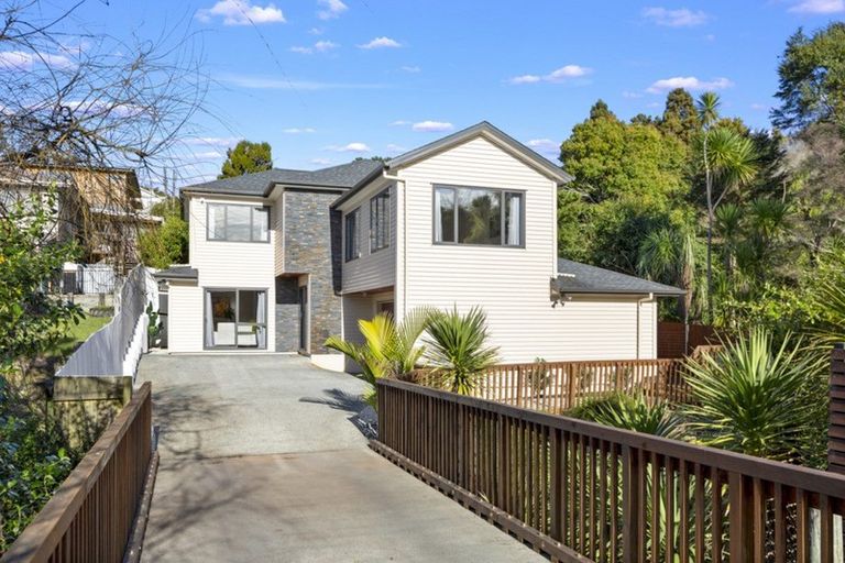 Photo of property in 2/41 Fairmount Road, Titirangi, Auckland, 0604