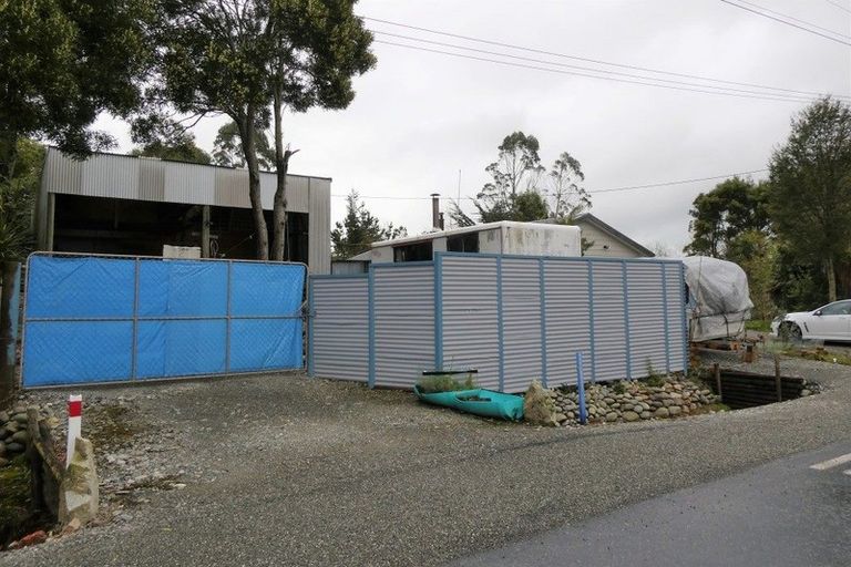 Photo of property in 33 Golf Links Road, Kaiata, Greymouth, 7805