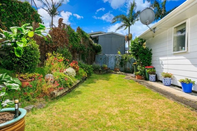 Photo of property in 24 Long Bay Drive, Torbay, Auckland, 0630