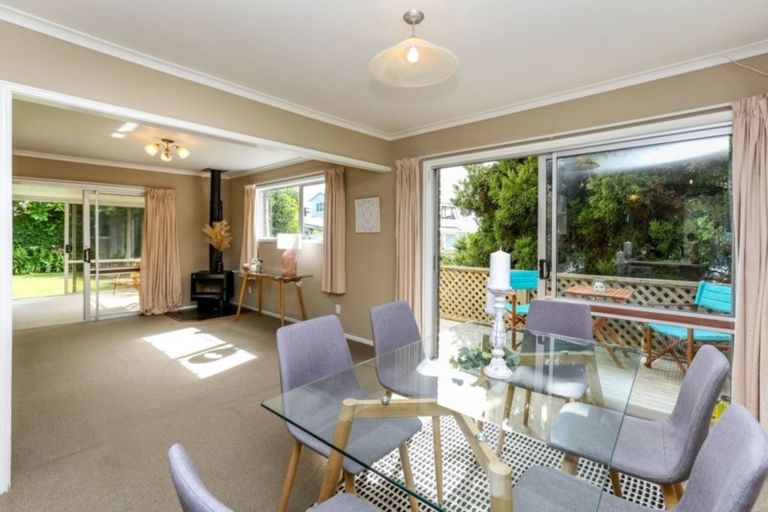 Photo of property in 17 Linda Street, Oakura, 4314