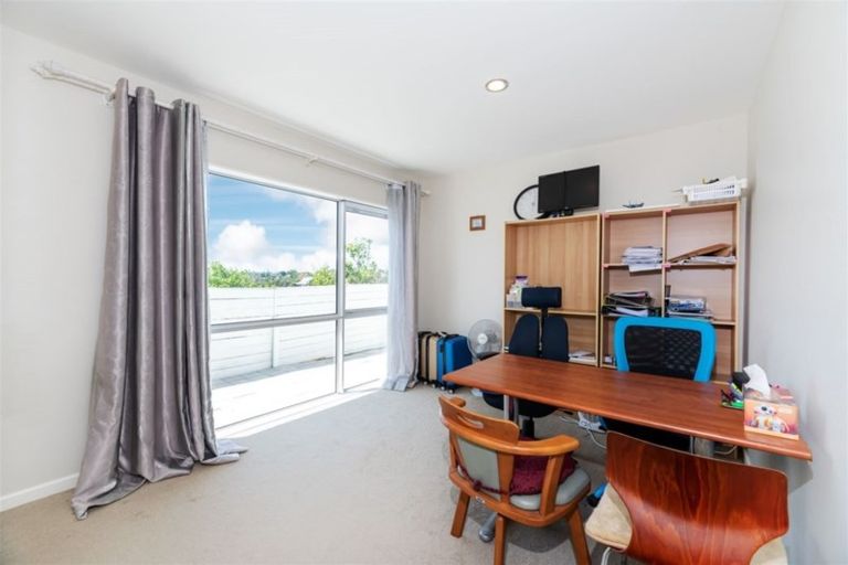 Photo of property in 20a Orton Street, Glenfield, Auckland, 0627