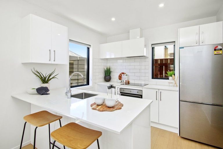 Photo of property in 2/892 High Street, Avalon, Lower Hutt, 5011