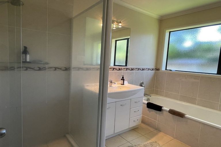 Photo of property in 8 George Deane Place, Greenhithe, Auckland, 0632