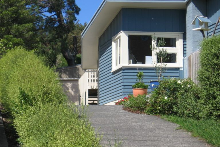 Photo of property in 37a Seaton Road, Murrays Bay, Auckland, 0630