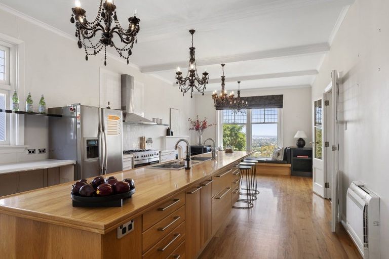 Photo of property in 14 Macmillan Avenue, Cashmere, Christchurch, 8022