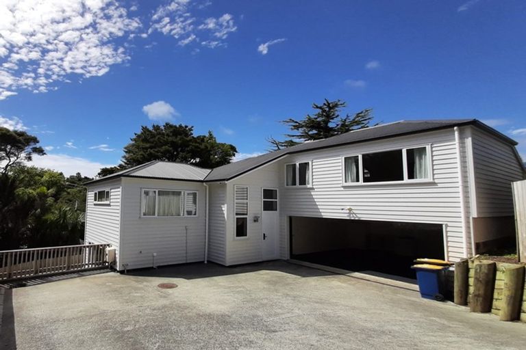Photo of property in 6a Hiwihau Place, Glenfield, Auckland, 0629